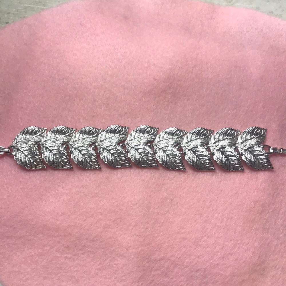 Hope Chest Silver Toned Leaf Bracelet NWOT